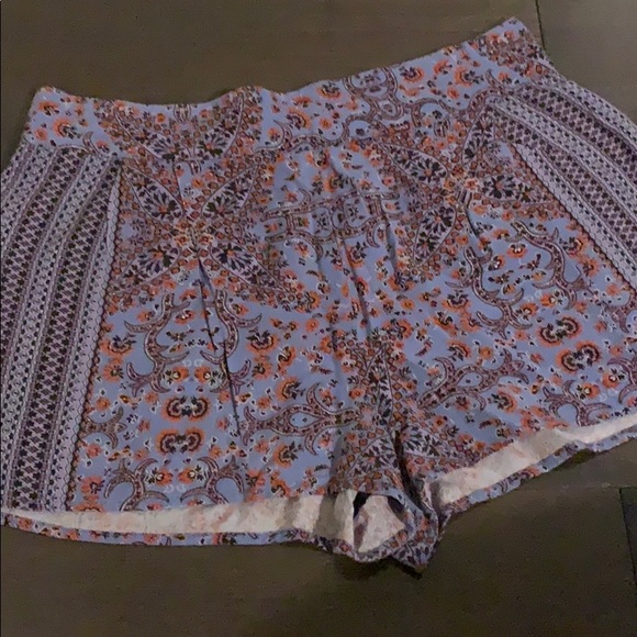 Shorts - Picture 2 of 3